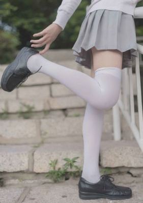 在电影院里挺进h